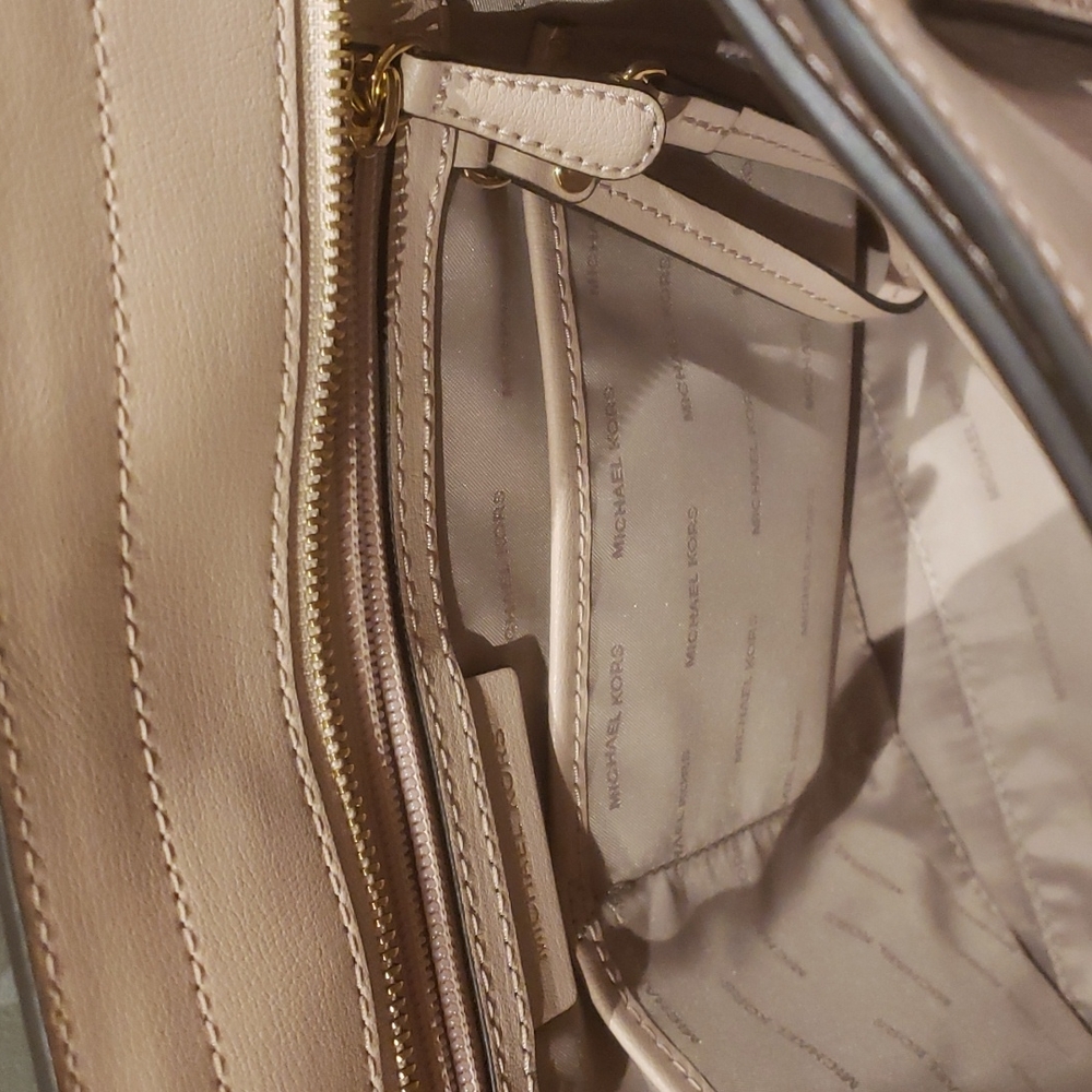 ❣️💫MARK DOWN💫❣️ Michael Kors pink bag - Picture 11 of 15